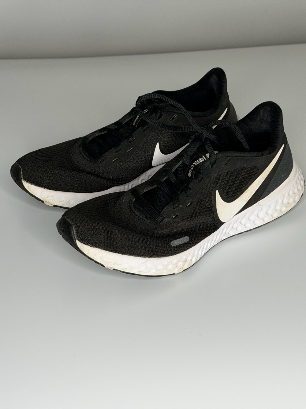 Nike Women’s Revolution Black Athletic Running Shoes Sz 7